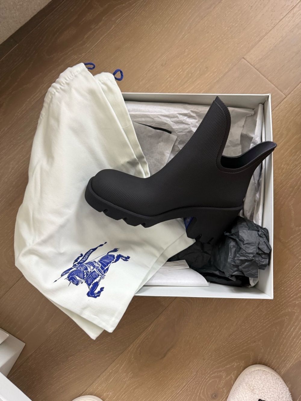 Burberry - Marsh 🔥💕🙌 Black Chelsea-Style Rain Boots - Picture 3 of 5